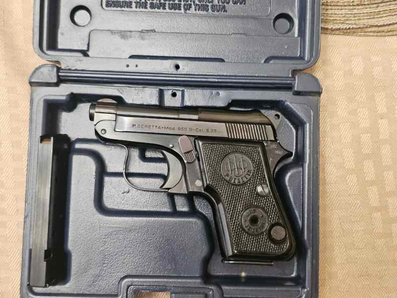 like New Beretta 950 Jetfire 25 acp 